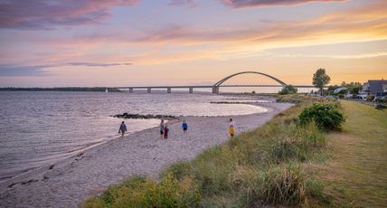 Fehmarnsundbrücke bei Sonnenuntergang