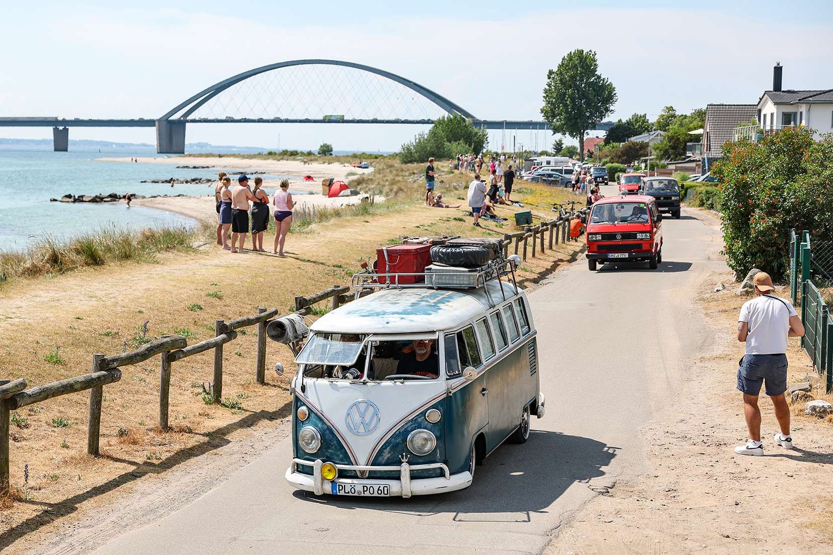 Ausfahrt der Bullis beim Midsummer Bulli Festival