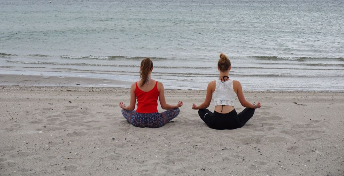 Yoga am Strand auf Fehmarn