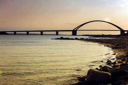 Fehmarnsundbrücke bei Sonnenuntergang