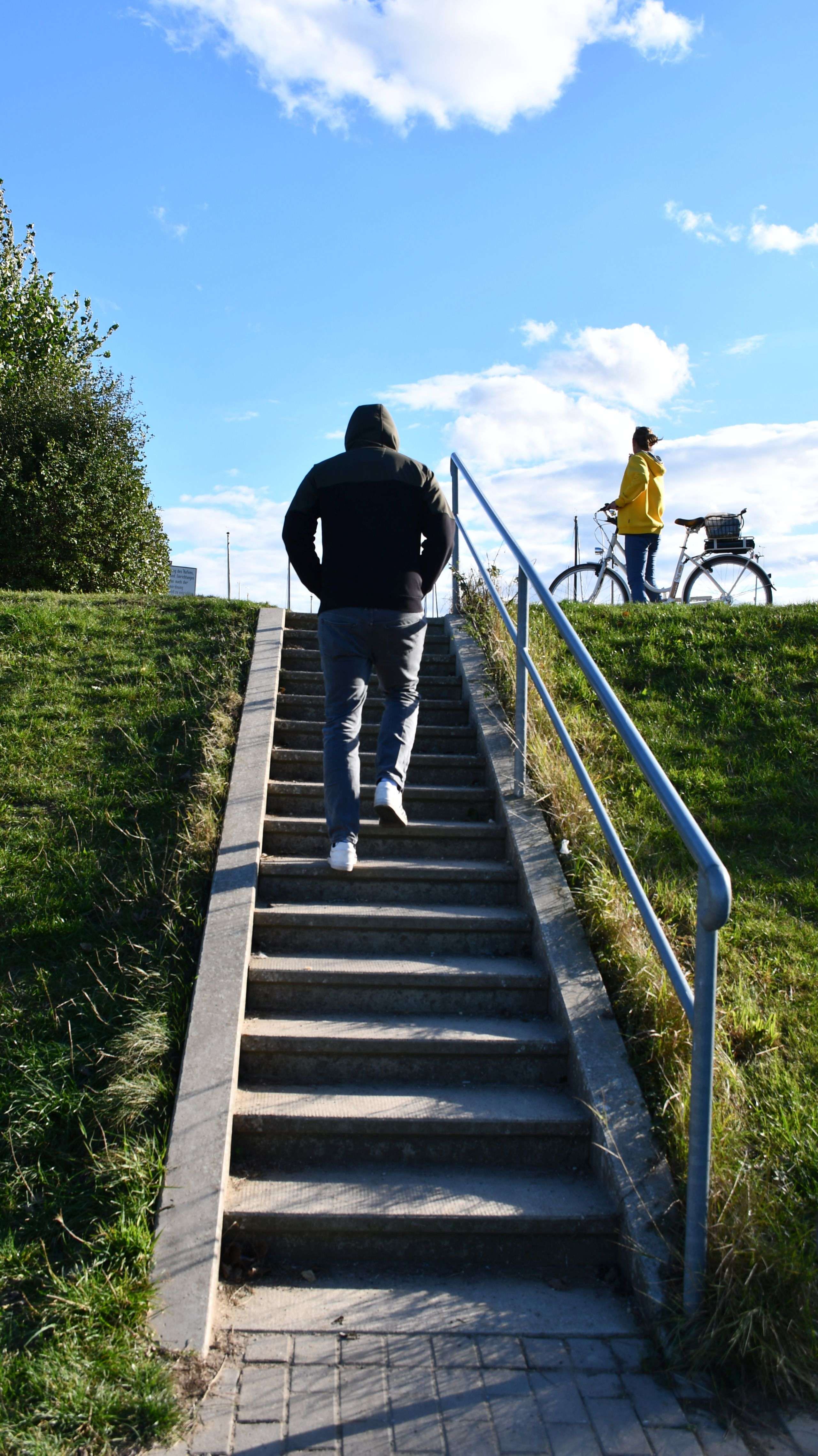 Treppe auf den Deich in Orth