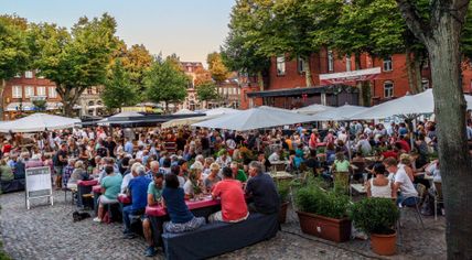 Weinfest auf dem Marktplatz in Burg