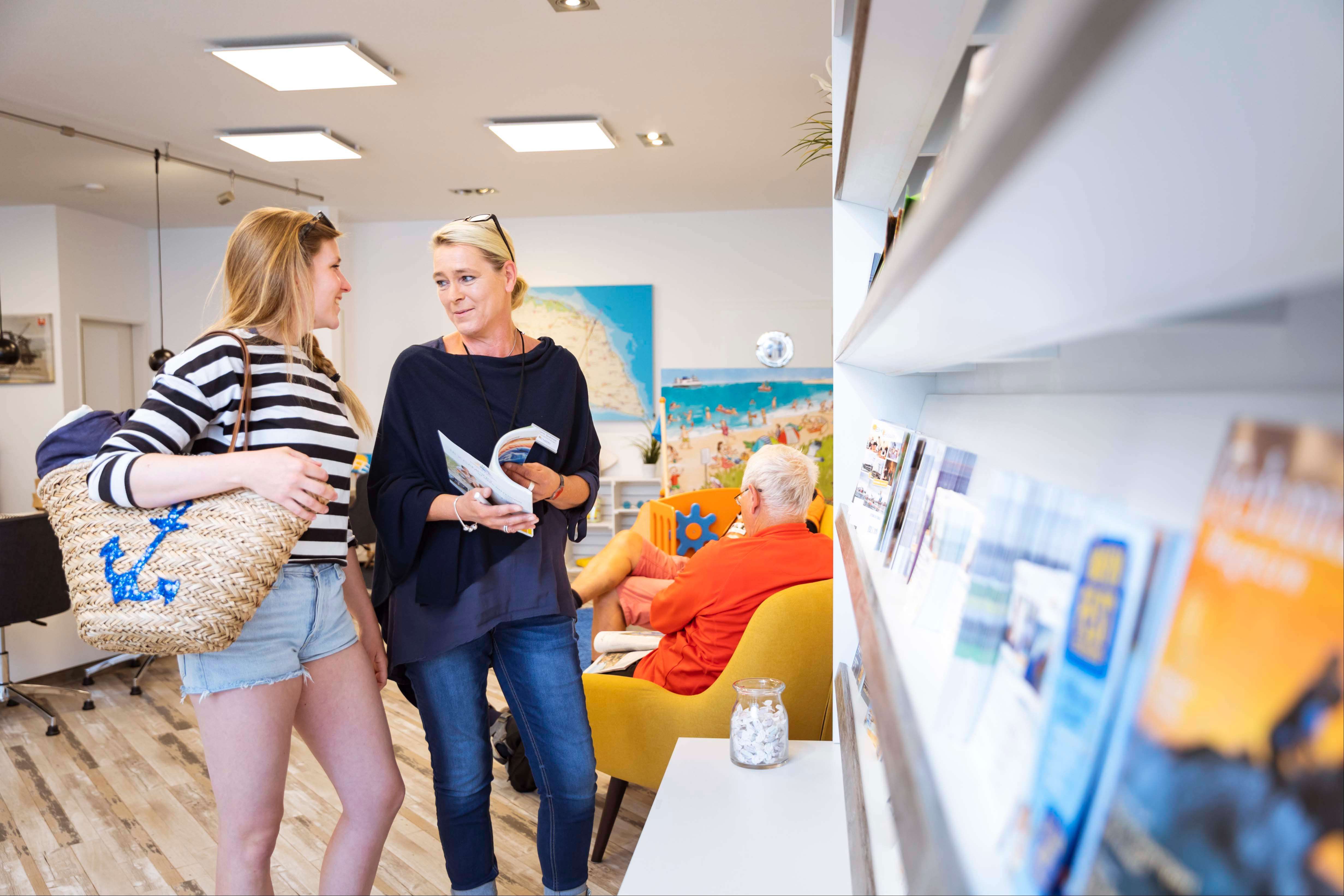 Beratung in der Tourist-Info in Burg auf Fehmarn