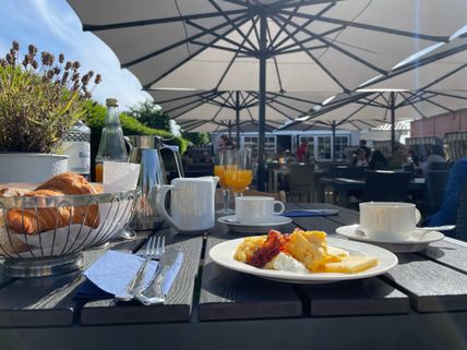 Frühstück im Hofcafé Klausdorf auf Fehmarn 