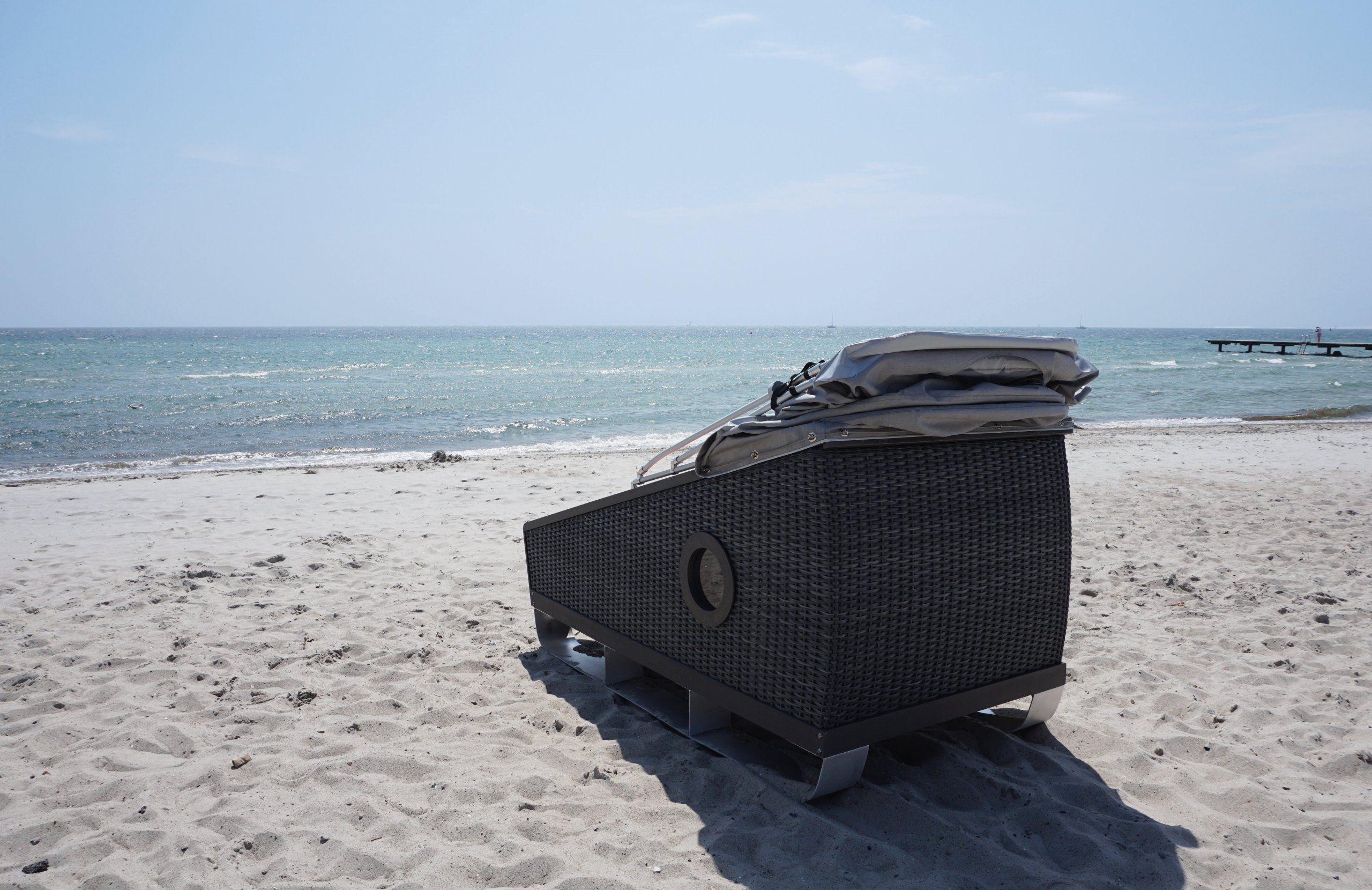 Schlafstrandkorb auf Fehmarn am Strand