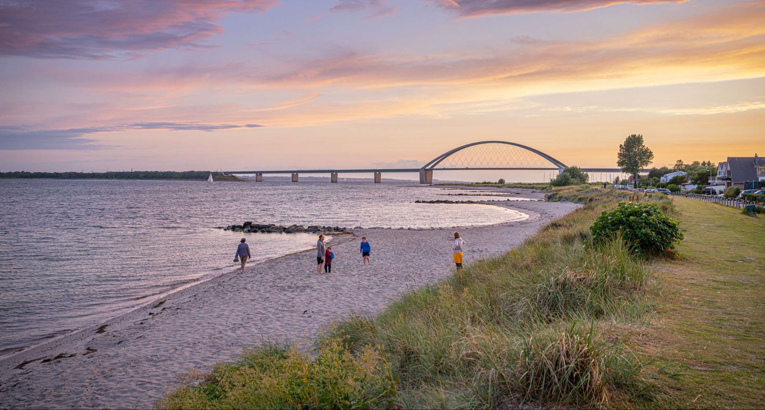 Fehmarnsundbrücke bei Sonnenuntergang