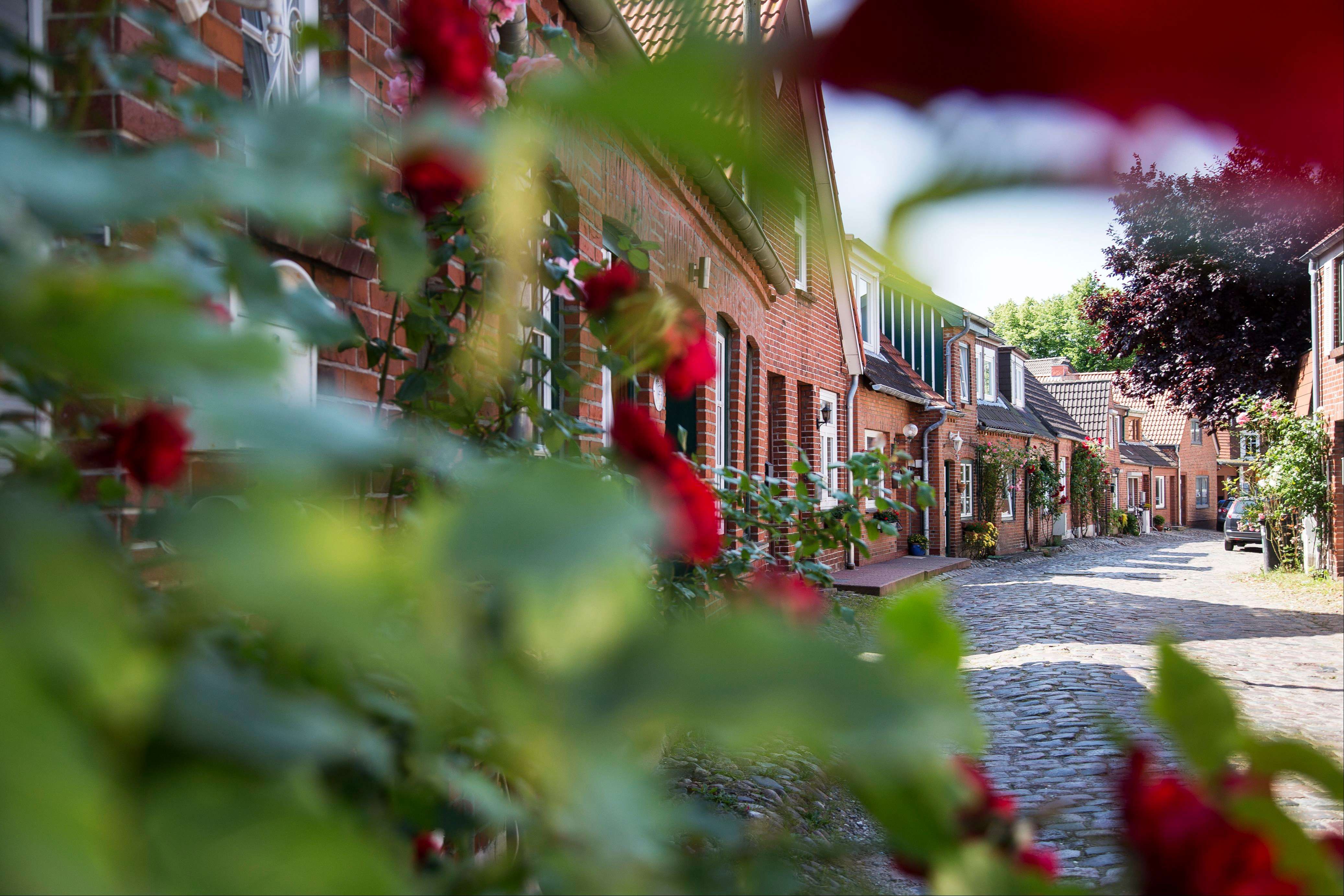 Häuser in einer kleinen Gasse in der Burger Altstadt